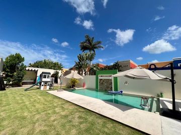 Casa en venta ubicada en exclusiva privada Las Fincas, Temozón