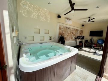 Casa en venta ubicada en exclusiva privada Las Fincas, Temozón