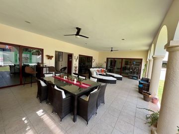 Casa en venta ubicada en exclusiva privada Las Fincas, Temozón