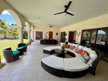 Casa en venta ubicada en exclusiva privada Las Fincas, Temozón