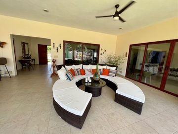 Casa en venta ubicada en exclusiva privada Las Fincas, Temozón