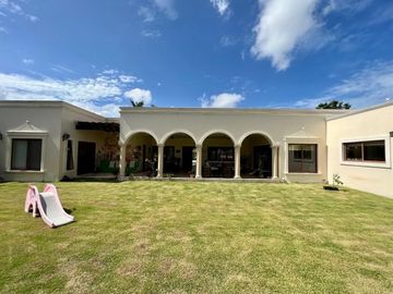 Casa en venta ubicada en exclusiva privada Las Fincas, Temozón