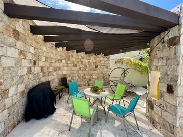 Casa en venta ubicada en exclusiva privada Las Fincas, Temozón