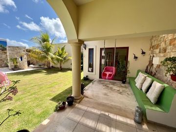Casa en venta ubicada en exclusiva privada Las Fincas, Temozón