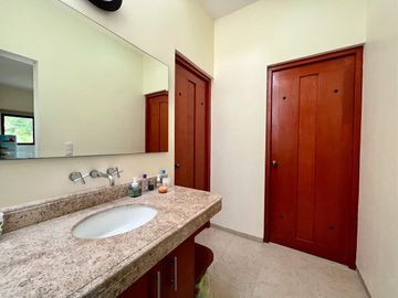Casa en venta ubicada en exclusiva privada Las Fincas, Temozón