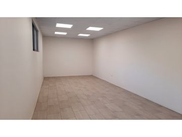 Venta Terreno 2200 m2 con Locales y Oficinas en Los Andes