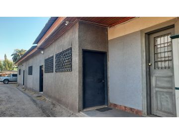 Venta Terreno 2200 m2 con Locales y Oficinas en Los Andes