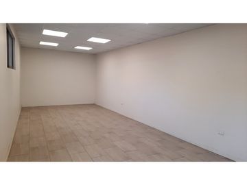 Venta Terreno 2200 m2 con Locales y Oficinas en Los Andes