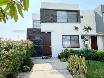 🏡Casa en Venta con Alberca 🏊y Acceso Controlado👮 cerca de Ciudad Industrial 🏙️ por💲1,501,500💰✨