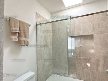 🏡Casa en Venta con Alberca 🏊y Acceso Controlado👮 cerca de Ciudad Industrial 🏙️ por💲1,501,500💰✨
