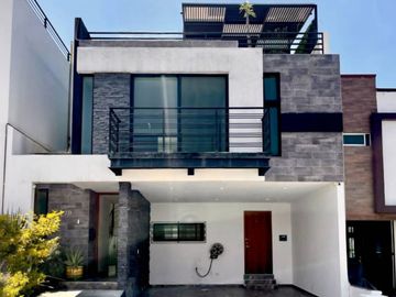 Casa en venta en Britania La Calera, Puebla.