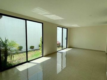 Casa en venta en Britania La Calera, Puebla.