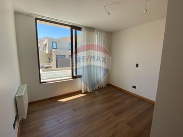 Chamisero, Casa NUEVA en condominio Terralta.