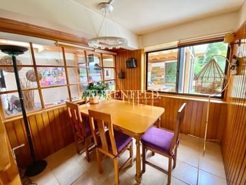 Pinares de Montemar, Concón. Casa Colonial de 402 m2 construidos.