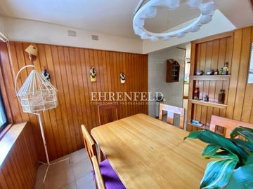 Pinares de Montemar, Concón. Casa Colonial de 402 m2 construidos.