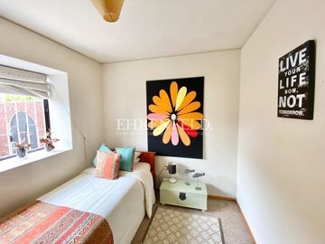 Pinares de Montemar, Concón. Casa Colonial de 402 m2 construidos.