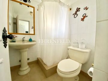 Pinares de Montemar, Concón. Casa Colonial de 402 m2 construidos.
