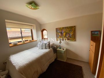 Pinares de Montemar, Concón. Casa Colonial de 402 m2 construidos.