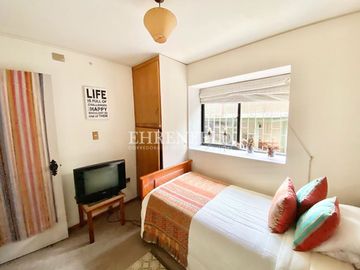Pinares de Montemar, Concón. Casa Colonial de 402 m2 construidos.