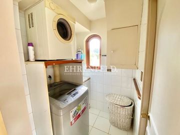 Pinares de Montemar, Concón. Casa Colonial de 402 m2 construidos.