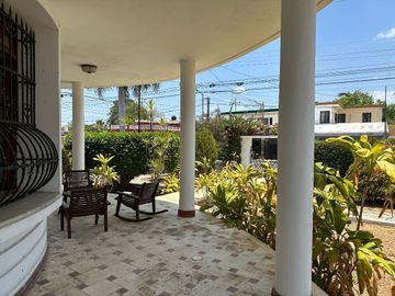 VENTA CASA ART DECO EN EL CENTRO DE MÉRIDA, YUC.