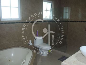 Casa en renta con amplios espacios