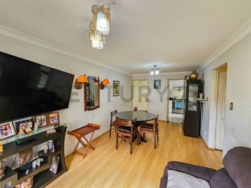 EN VENTA DEPARTAMENTO EN PRIMER PISO CON ESTACIONAMIENTO.