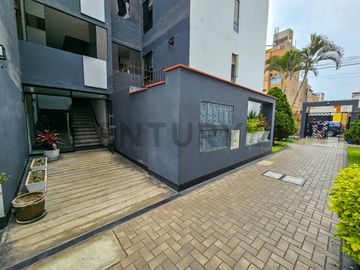 EN VENTA DEPARTAMENTO EN PRIMER PISO CON ESTACIONAMIENTO.