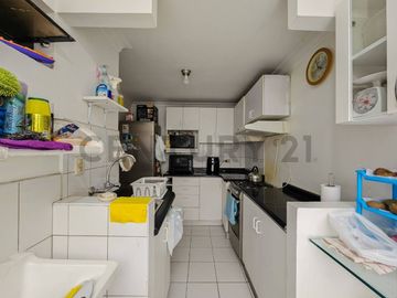 EN VENTA DEPARTAMENTO EN PRIMER PISO CON ESTACIONAMIENTO.