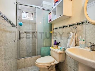EN VENTA DEPARTAMENTO EN PRIMER PISO CON ESTACIONAMIENTO.