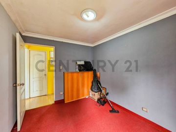 EN VENTA DEPARTAMENTO EN PRIMER PISO CON ESTACIONAMIENTO.