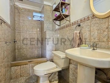 EN VENTA DEPARTAMENTO EN PRIMER PISO CON ESTACIONAMIENTO.