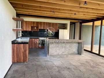 Moderna Casa  en condominio