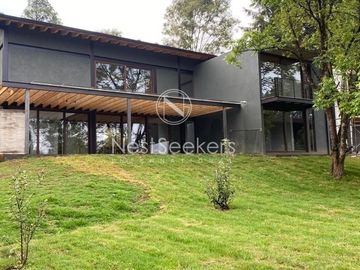Moderna Casa  en condominio