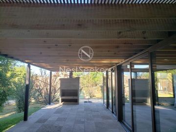 Moderna Casa  en condominio