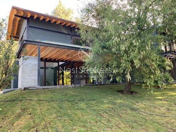 Moderna Casa  en condominio