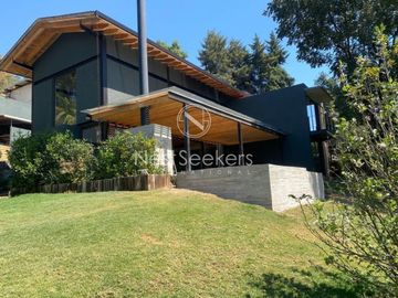 Moderna Casa  en condominio