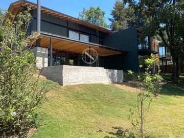 Moderna Casa  en condominio