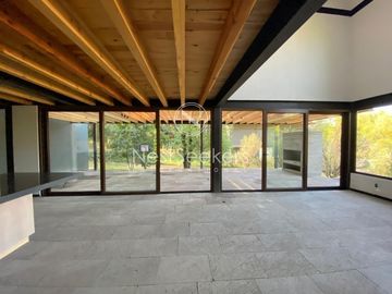 Moderna Casa  en condominio