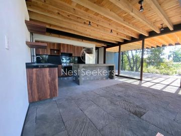 Moderna Casa  en condominio