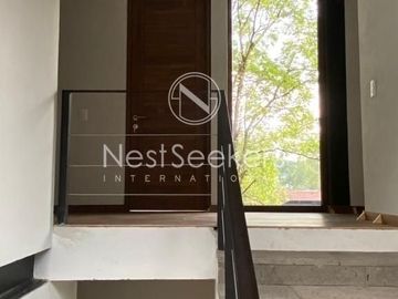 Moderna Casa  en condominio