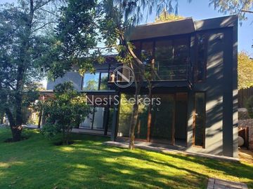 Moderna Casa  en condominio