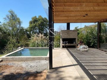 Moderna Casa  en condominio