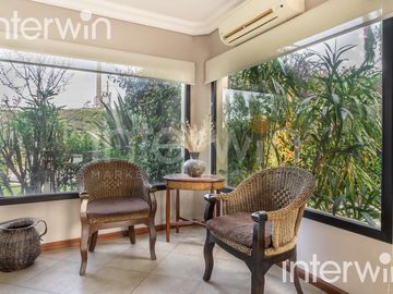 Venta casa sobre terreno de 800 m2 con jardín, piscina, galería, parrilla y terraza. - Garin