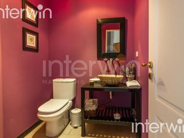 Venta casa sobre terreno de 800 m2 con jardín, piscina, galería, parrilla y terraza. - Garin