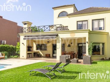 Venta casa sobre terreno de 800 m2 con jardín, piscina, galería, parrilla y terraza. - Garin