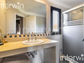 Venta casa sobre terreno de 800 m2 con jardín, piscina, galería, parrilla y terraza. - Garin