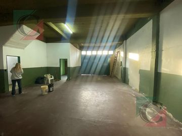 Galpón 8x26mts aprox - Banfield