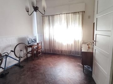 Casa en Moldes al 200, Llavallol