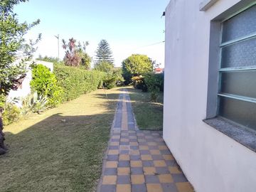 Casa en Moldes al 200, Llavallol